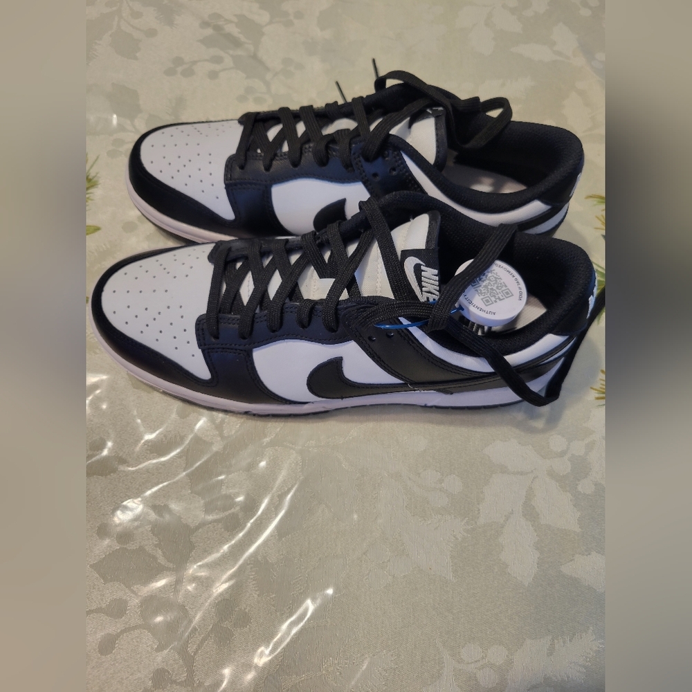 Nike Women's Dunk Low Shoes PANDA Black White New Size 9.5 - Picture 2 of 9